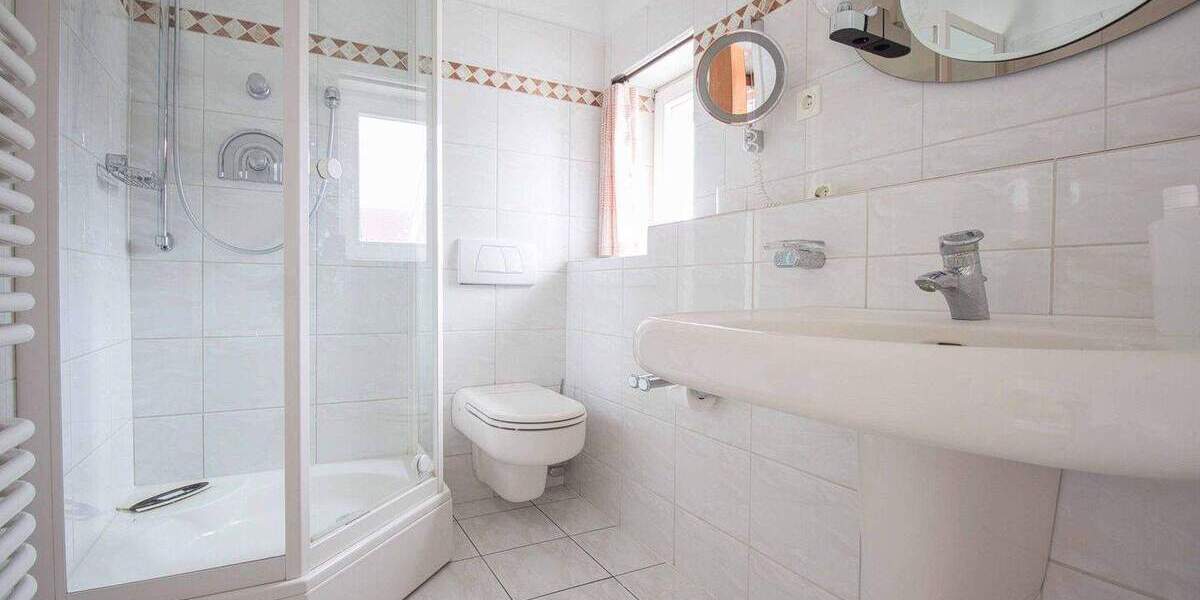 Gehoben und gepflegt: 7-Zi.-EFH mit ELW und Garten, Garage und 2 Freistellplätzen in Neubrandenburg 7 zimmer