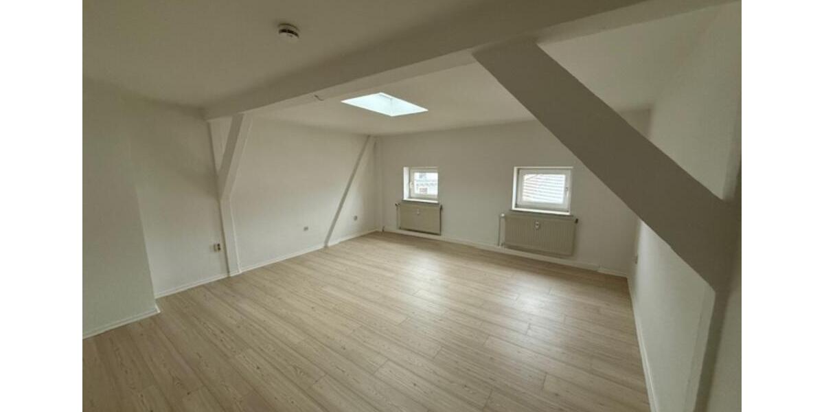 Dachgeschoßwohnung Cottbus Spremberger Vorstadt - 4 Zimmer, 100 m&sup2;, 900&euro; | Angebot:24739763