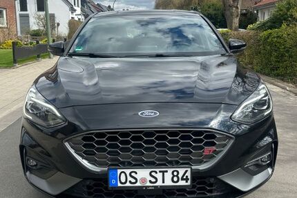 Ford Focus 61.000 km 22.999 &euro; Osnabrück 49082