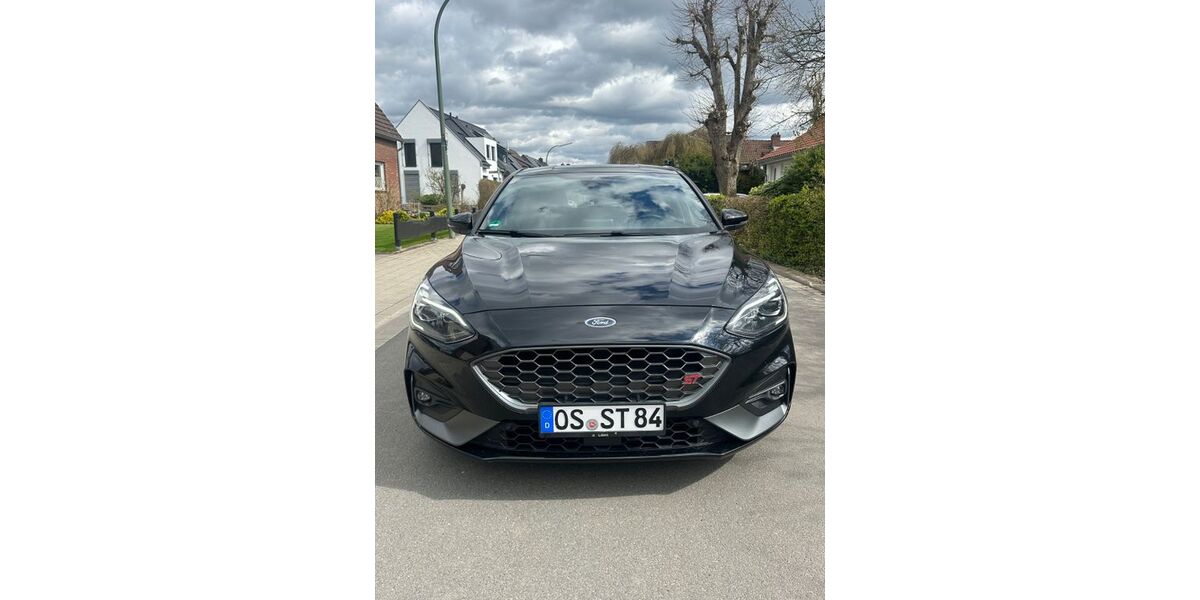Ford Focus 61.000 km 22.999 &euro; Osnabrück 49082