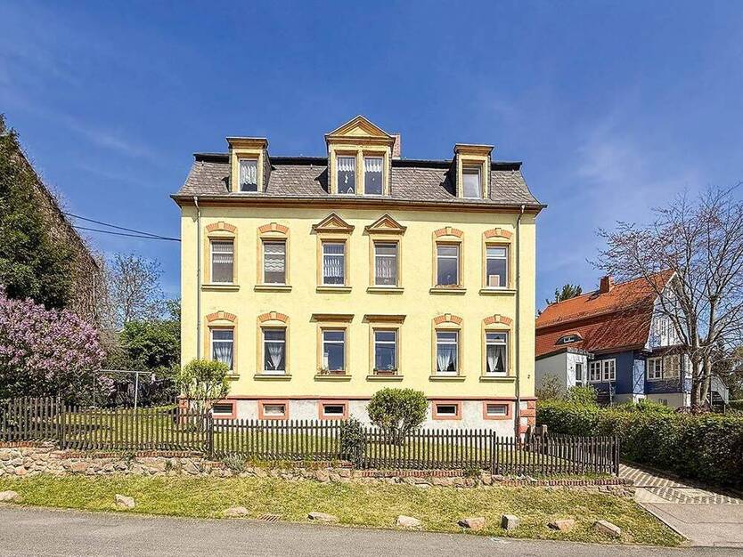 Mehrfamilienhaus in Hochschulnähe mit Carport und Garten; vollständig vermietet