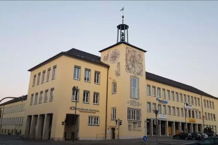 Repräsentative 300 m² Büro-Praxisfläche am Bahnhofsplatz zimmer