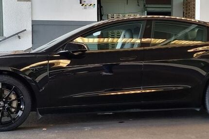 Tesla Model 3 74.000 km 23.900 &euro; Scheuerfeld 57584