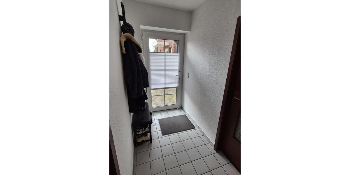 5-Zimmer-Wohnung mit eigenem Garten, großer Garage und Stellplatz 5 zimmer