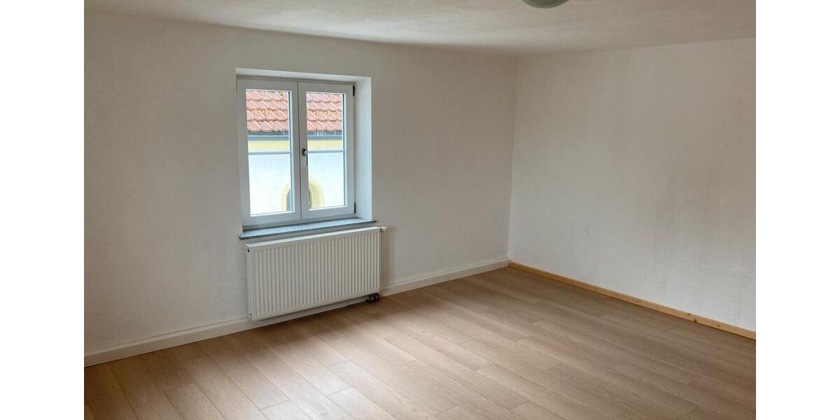 Einfamilienhaus Tittling - 5.5 Zimmer, 164 m&sup2;, 1.300&euro; | Angebot:24820200