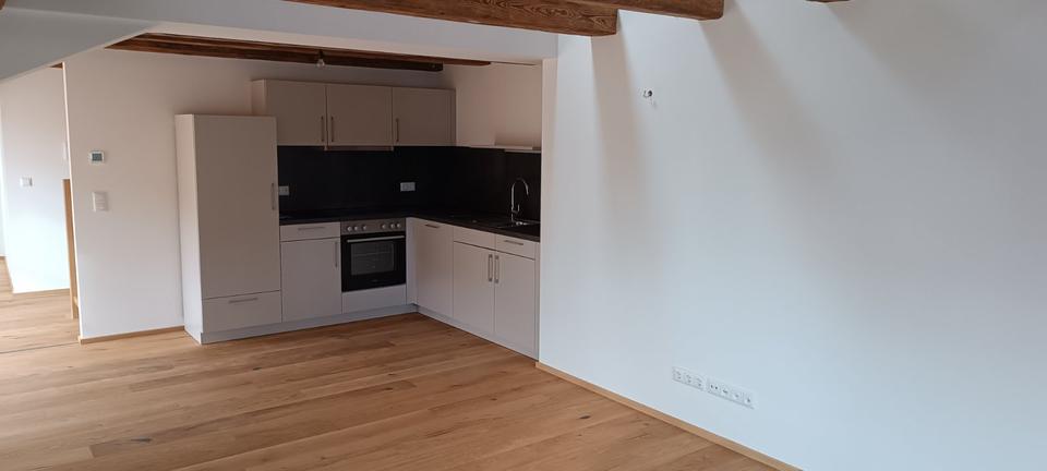 Dachgeschoßwohnung Oettingen in Bayern - 3 Zimmer, 92 m&sup2;, 1.200&euro; | Angebot:24875620