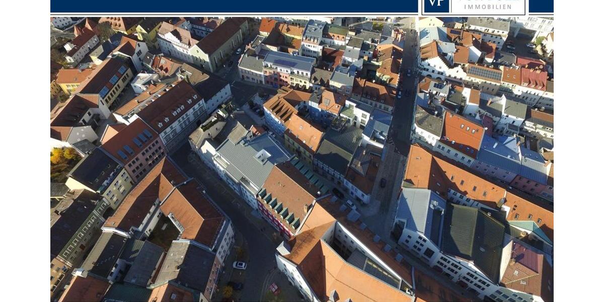 Denkmalgeschützte Immobilie mit Geschichte: Drei Gewerbeeinheiten, zwei Wohnungen 14 zimmer