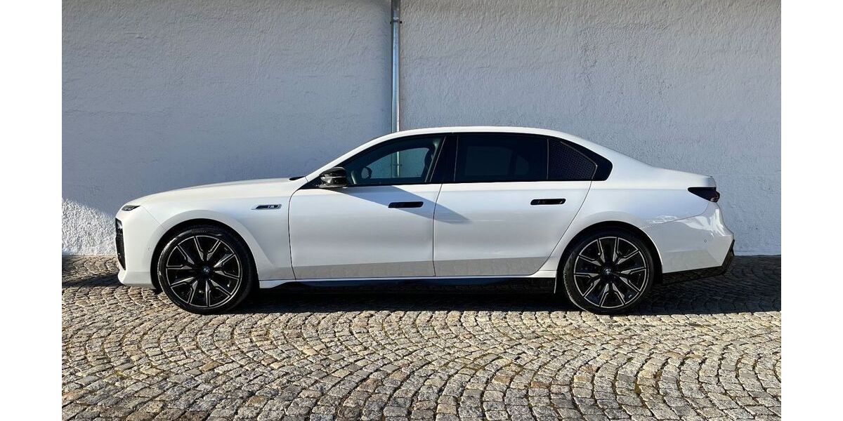 BMW i7 7.467 km 104.650 &euro; München 81245