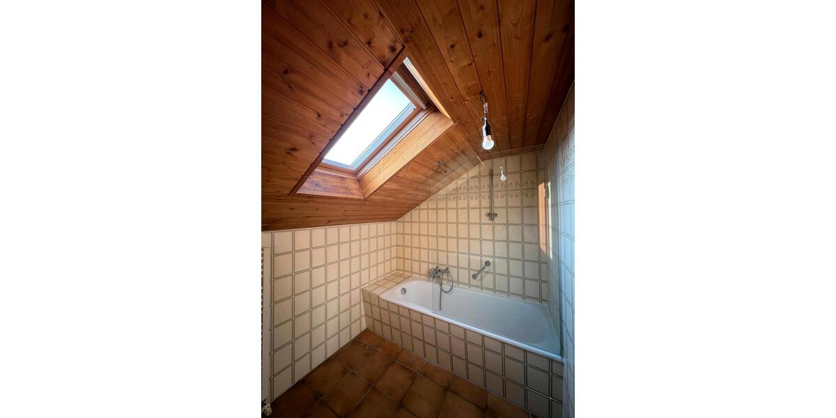 Dachgeschoßwohnung Trostberg - 2 Zimmer, 77 m&sup2;, 750&euro; | Angebot:26129661