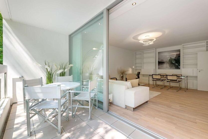 Stilvoll renovierte, möblierte 2-Zimmer-Wohnung mit Südwest-Loggia in Bestlage