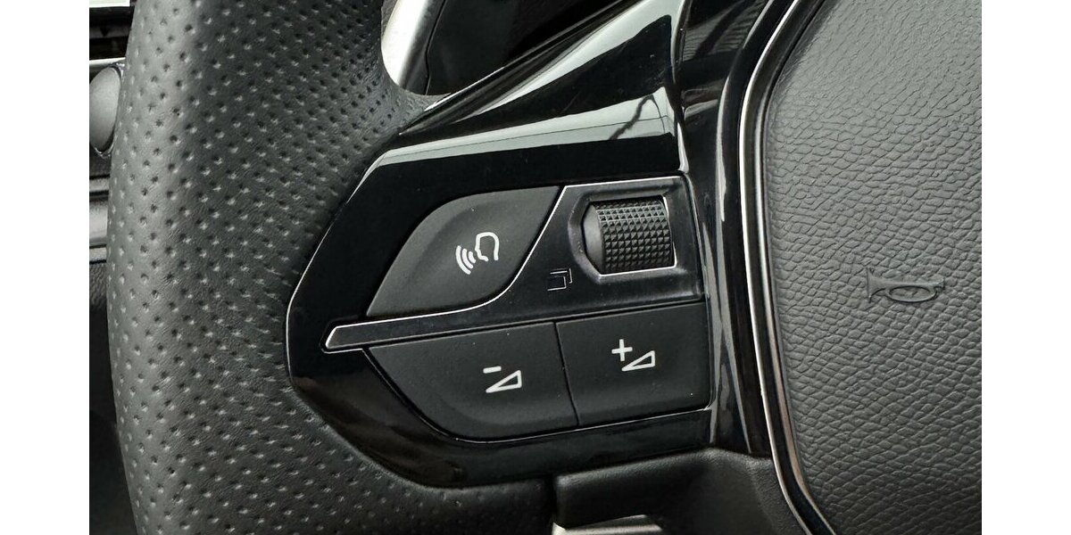 Peugeot 5008 GT Puretech 130 EAT8 1.Hand 7 Sitze 19.369 km 25.420 &euro; Lich 35423