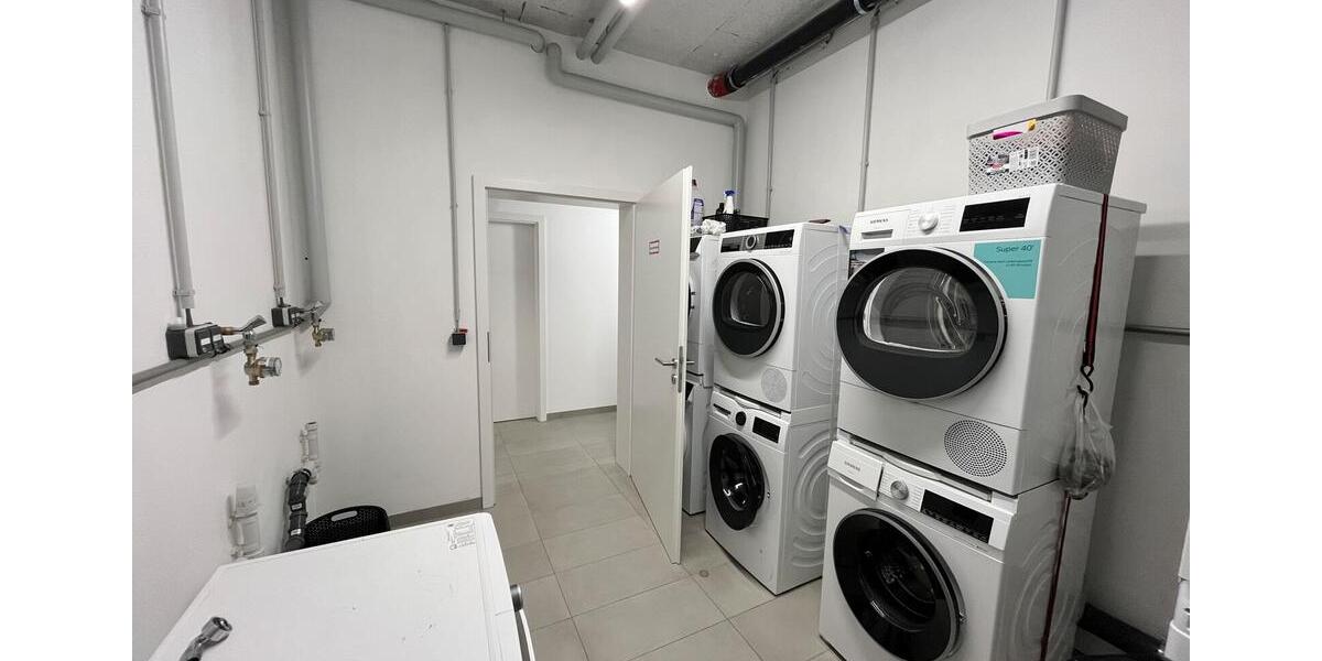 Dachgeschoßwohnung Wiesbaden Mainz-Kastel - 4 Zimmer, 131 m&sup2;, 2.300&euro; | Angebot:24980383