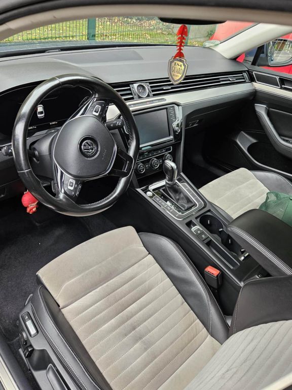 VW Passat 163.306 km 16.900 € Köln 51143