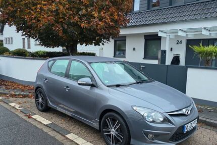 Hyundai i30 120.000 km 5.400 &euro; Düsseldorf 40235