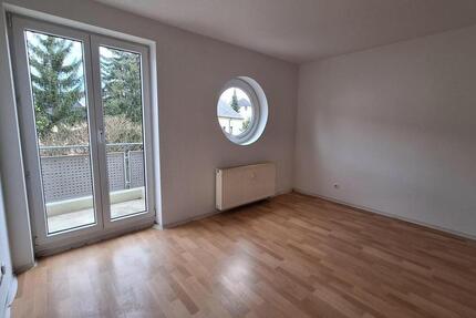 Kleine Seniorenwohnung mit Balkon und kleiner EBK 1 zimmer