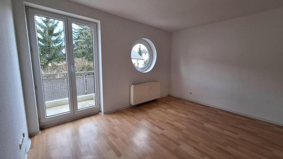 Kleine Seniorenwohnung mit Balkon und kleiner EBK 1 zimmer