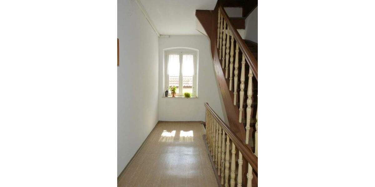 Etagenwohnung Burglengenfeld - 4 Zimmer, 127 m&sup2;, 850&euro; | Angebot:25070508