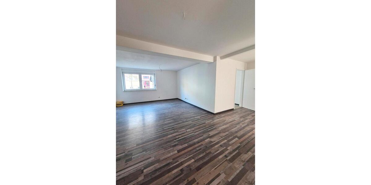Etagenwohnung Spremberg - 4 Zimmer, 120 m&sup2;, 129.000&euro; | Angebot:27072697