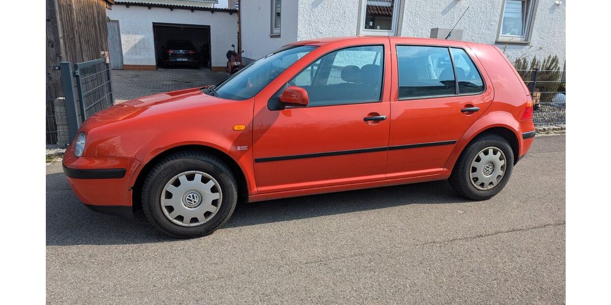 VW Golf 146.000 km 2.498 &euro; Vöhringen 89269