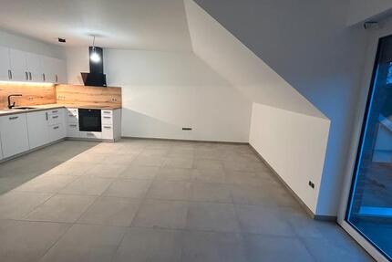 Neubau-Dachgeschosswohnung in ruhiger Wohngegend zu vermieten 2 zimmer