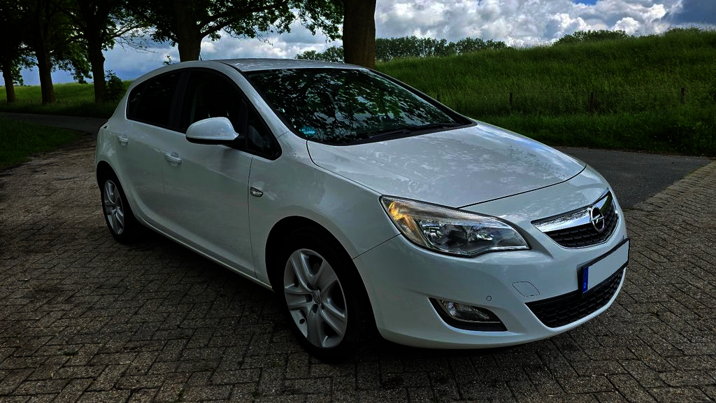 Opel Astra 124.000 km 3.450 &euro; Leer 26789