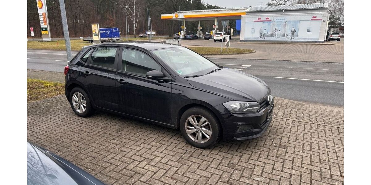 VW Polo 136.989 km 8.979 &euro; Fürstenwalde 15517