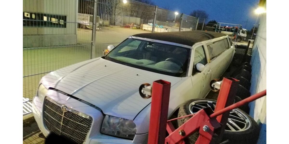 Chrysler 300C 200.000 km 5.800 &euro; Aachen 52068