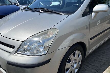 Toyota Corolla Verso 104.000 km 4.890 &euro; Hamburg 20537