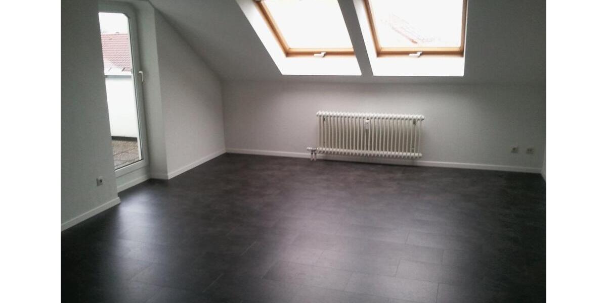 Moderne, helle 2.5-Zimmer-Wohnung mit Balkon (Dachgeschoss) 2 zimmer