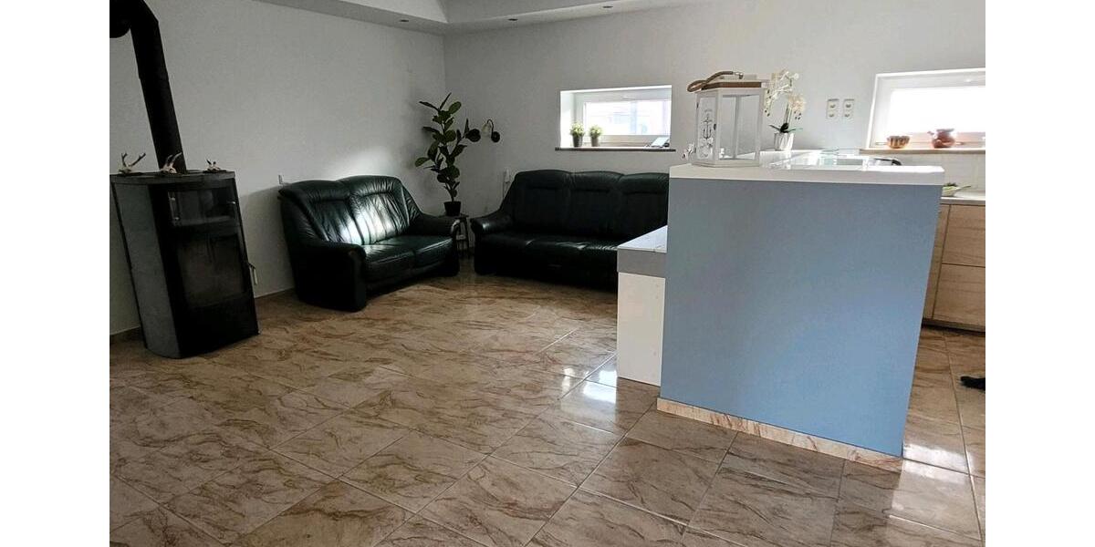 Wohnheinheit im Haus... WG, Familien und Handwerker 4 zimmer