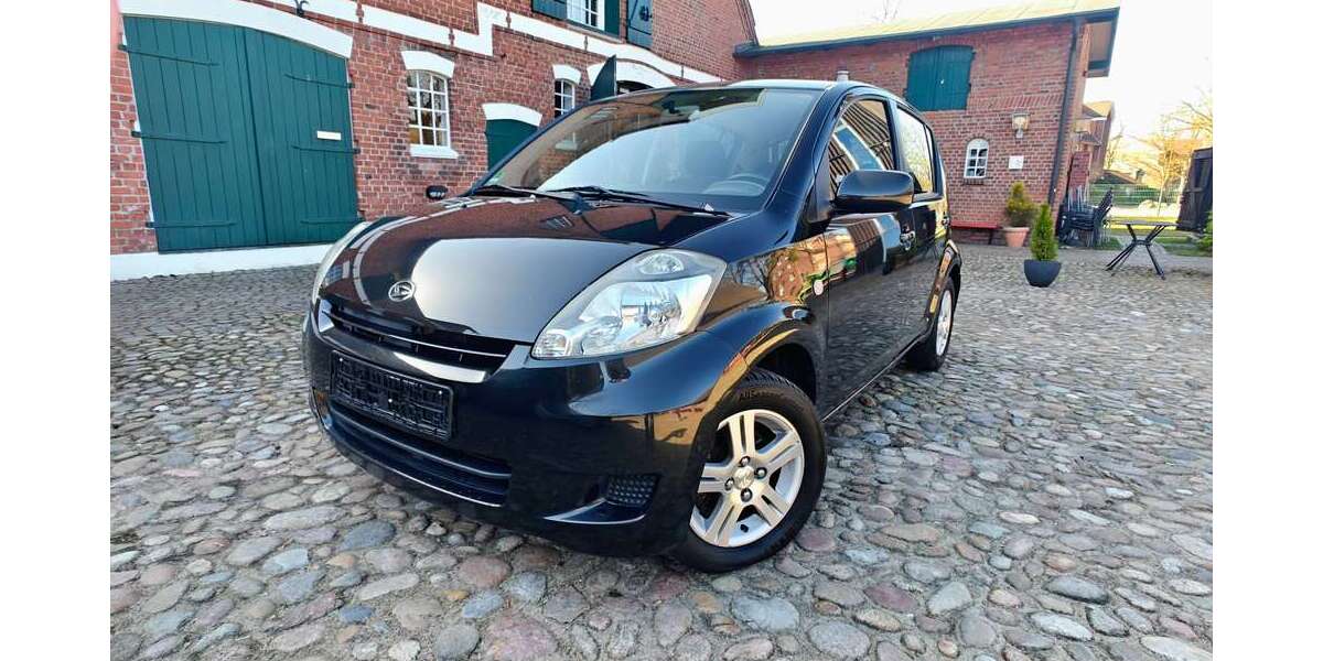 Daihatsu Sirion 121.800 km 2.999 &euro; Norderstedt 22844