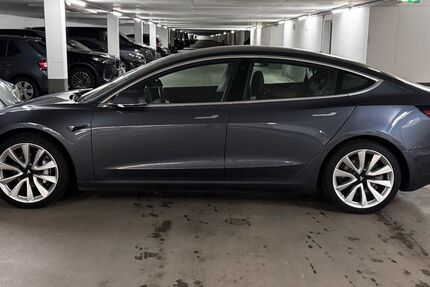 Tesla Model 3 68.400 km 27.000 &euro; Hamburg 22119