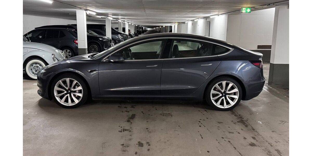 Tesla Model 3 68.400 km 27.000 &euro; Hamburg 22119