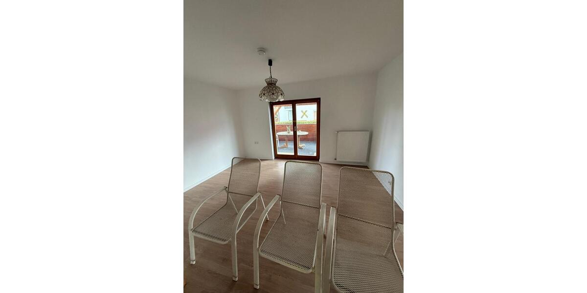 Erdgeschoßwohnung Teublitz - 3 Zimmer, 111 m&sup2;, 890&euro; | Angebot:25440816