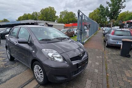 Toyota Yaris 82.000 km 5.499 &euro; Frankfurt/Main 65933