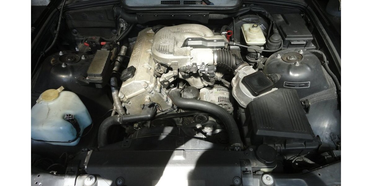 BMW 318i Exclusiv Edition Klimatr.Leder SHZ PDC 220.000 km 5.000 &euro; Neuss 41462