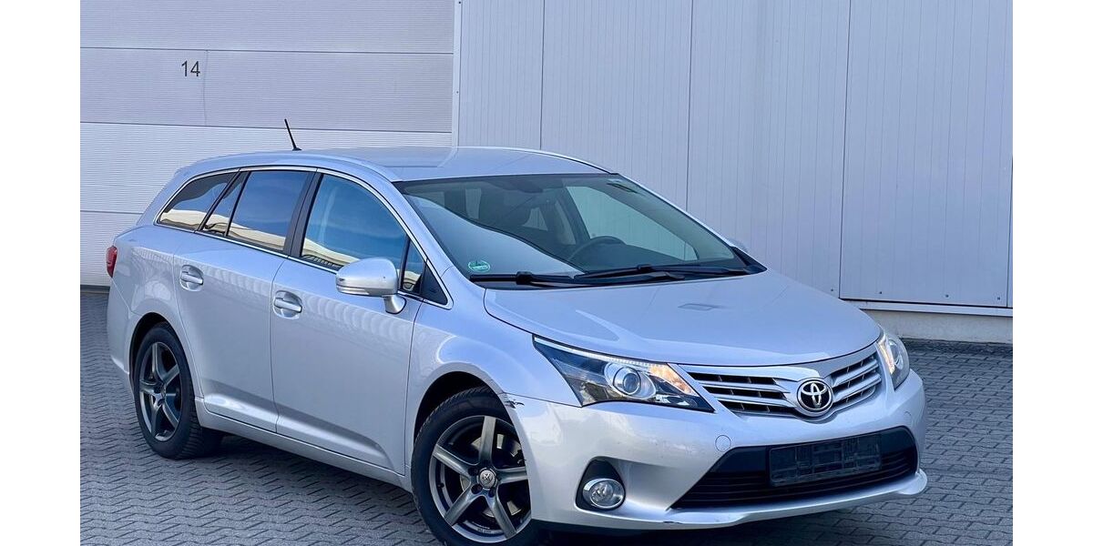 Toyota Avensis 192.000 km 5.500 &euro; Walldürn 74731