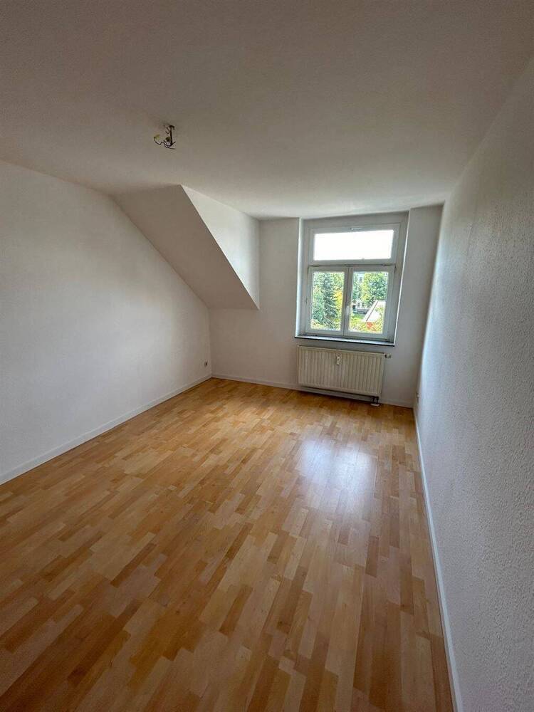 Gemütliche DG 2-Zimmer mit Laminat und EBK in guter Lage