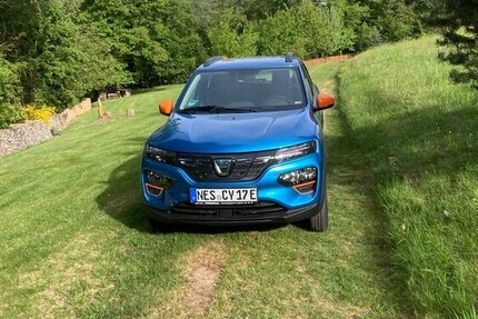 Dacia Spring Comfort Plus mit Look-Paket-Orange 30.000 km 10.000 € Schmitten 