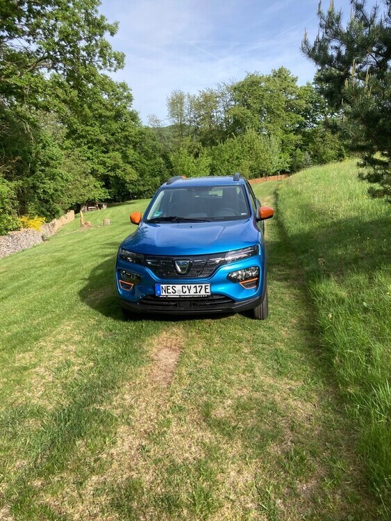 Dacia Spring Comfort Plus mit Look-Paket-Orange 30.000 km 10.000 € Schmitten 