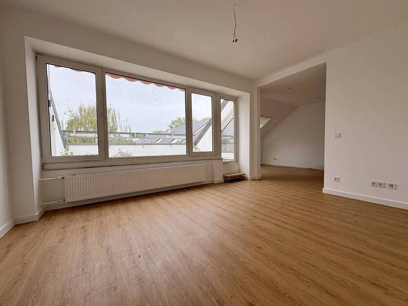 Umfassend sanierte 3-Zimmer-Wohnung mit Balkon in Düsseldorf-Niederkassel