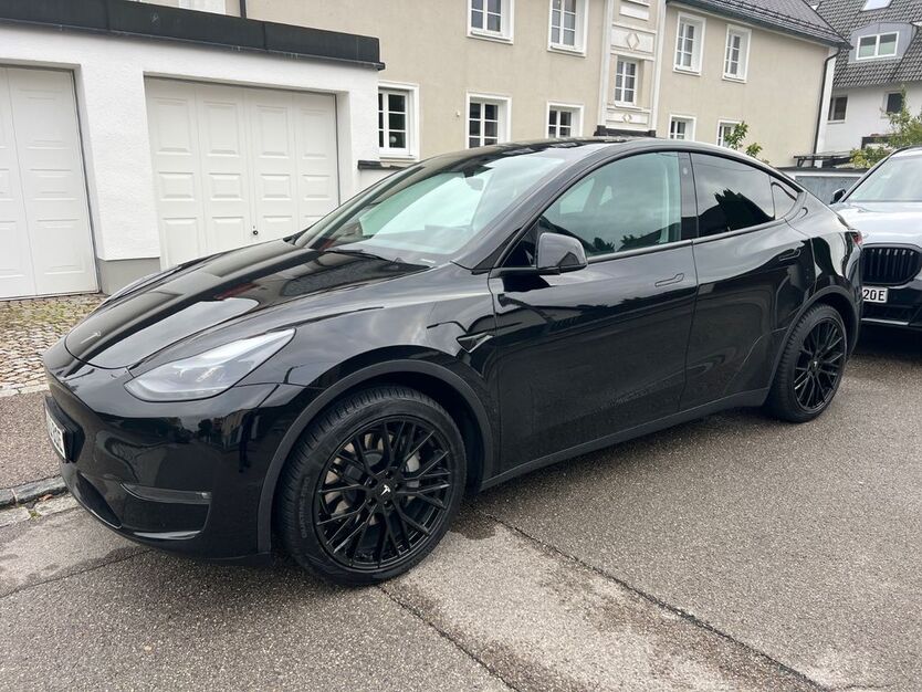 Tesla Model Y 23.600 km 43.000 € Garching 85748