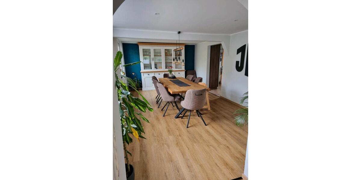 Einfamilienhaus Jever - 7 Zimmer, 190 m&sup2;, 1.400&euro; | Angebot:25898817