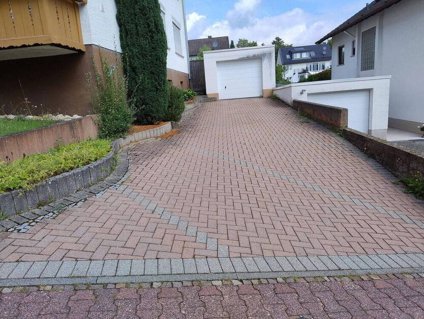 Traumlage!!! Solides Zweifamilienhaus