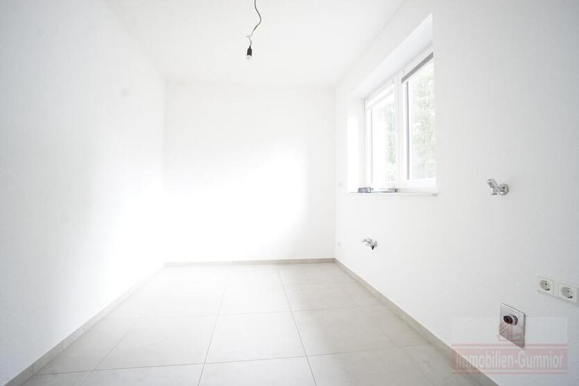 ImmobilieN GUMNIOR präsentiert *provisionsfrei*: Moderne Doppelhaushälfte in Emsbüren mit Garten und Carport