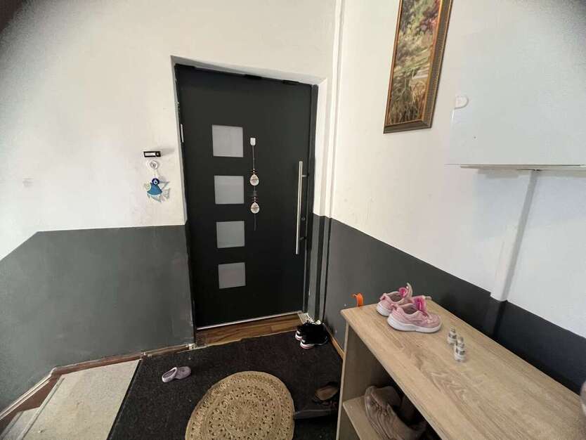 Wohn- und Geschäftshaus mit Sanierungspotenzial 18 zimmer