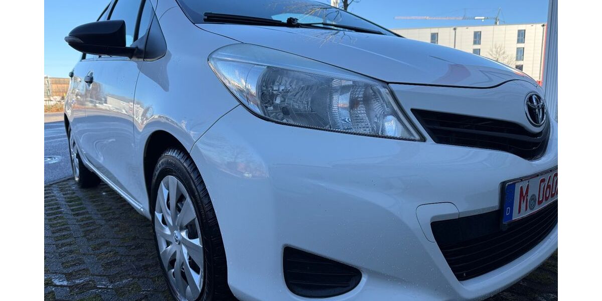 Toyota Yaris 127.500 km 4.999 &euro; München 81243