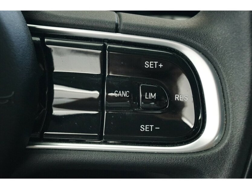 500e Action Carplay Android Automatik 1.Hand