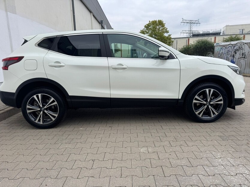Nissan Qashqai 249.891 km 20.990 € Berlin 10178