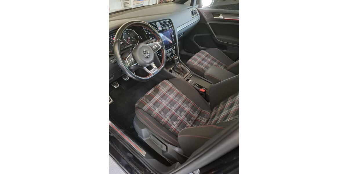 VW Golf 113.000 km 17.900 &euro; Floß 92685